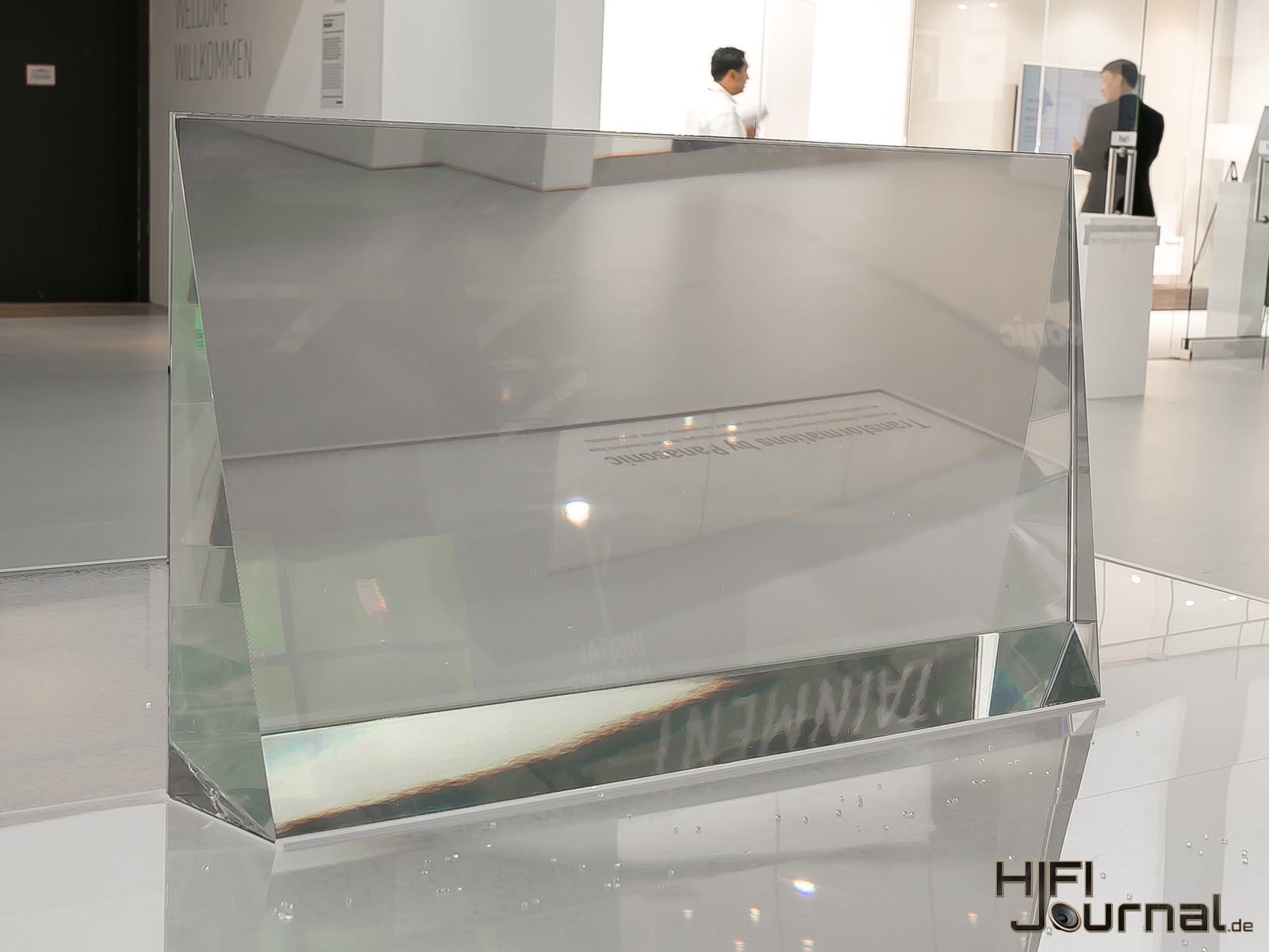 Panasonic transparent OLED 03
