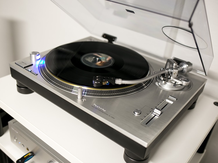 ELAC Uni Fi Serie 06