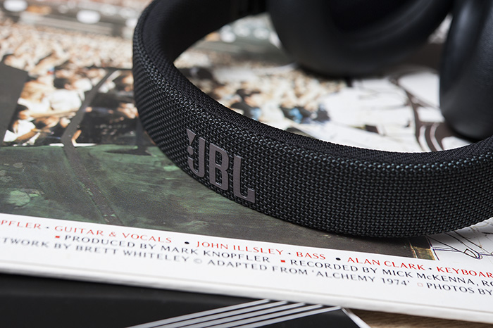 JBL LIVE 650BTNC 04k