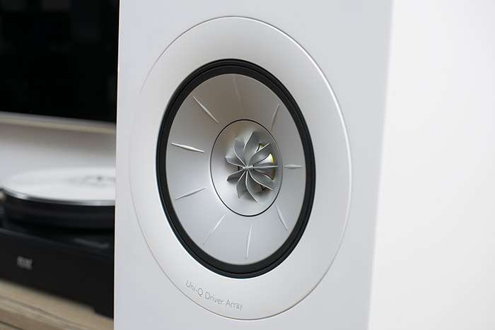 KEF R5 04k