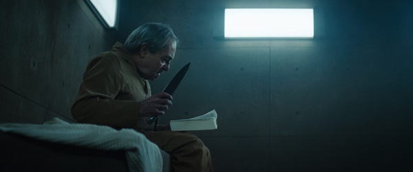 der schacht netflix review cover