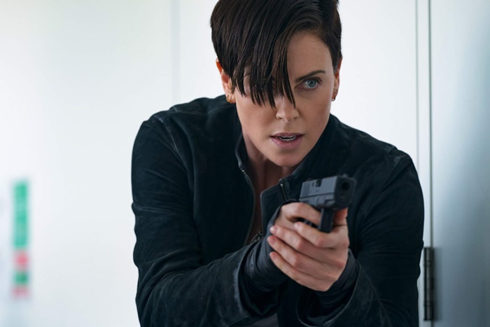 the old guard fuer immer netflix review szene 8