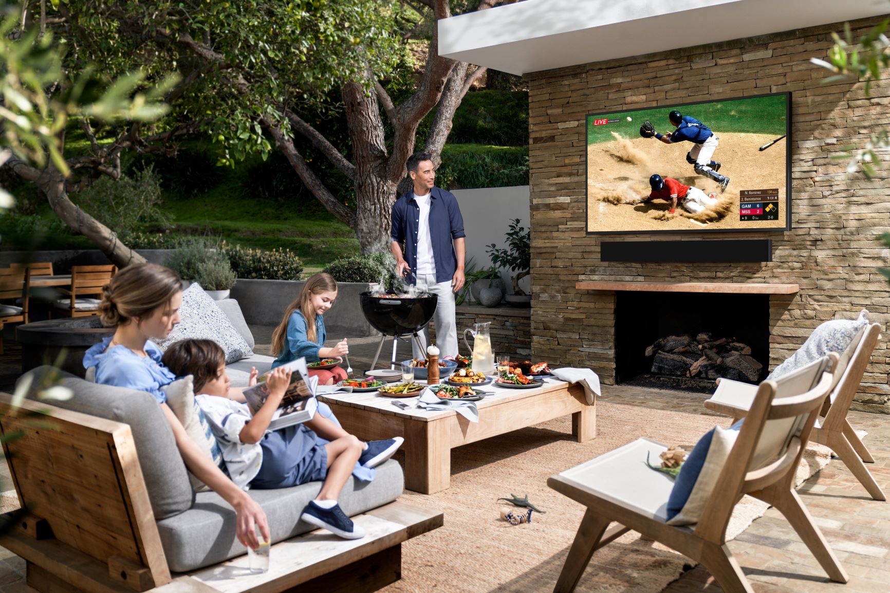 Samsung The Terrace Outdoor QLED TV 03