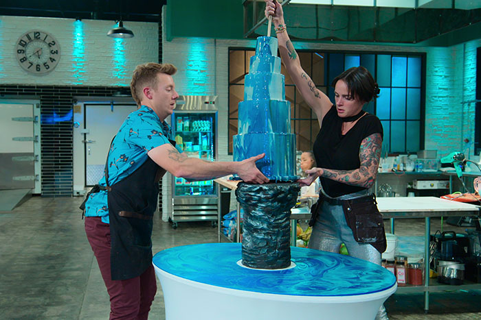 BAKE SQUAD (L to R) GONZALO JIMENEZ and ASHLEY HOLT in episode 106 of BAKE SQUAD Cr. COURTESY OF NETFLIX © 2021