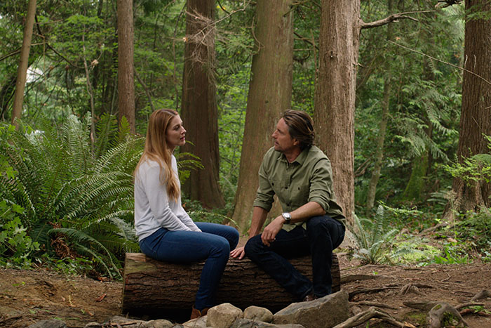 VIRGIN RIVER (L to R) ALEXANDRA BRECKENRIDGE as MEL MONROE and MARTIN HENDERSON as JACK SHERIDAN in episode 303 of VIRGIN RIVER Cr. COURTESY OF NETFLIX © 2021