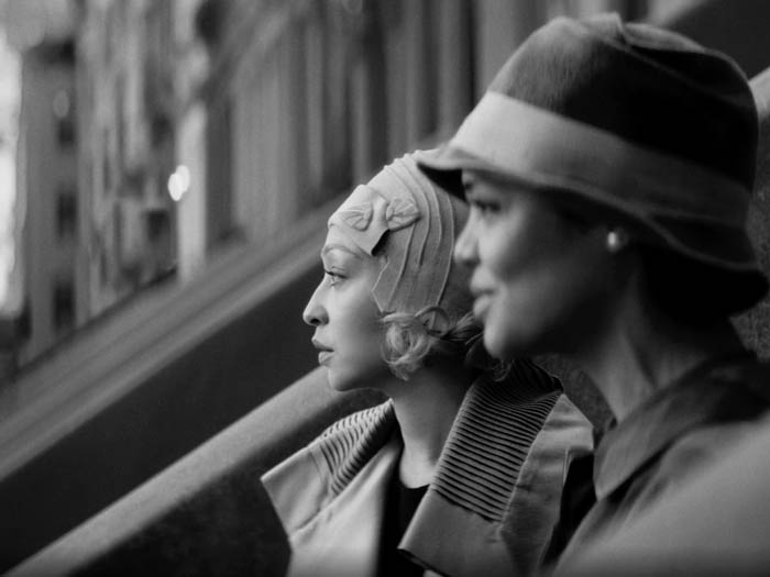 PASSING - (L-R) RUTH NEGGA as CLARE and TESSA THOMPSON as IRENE. Cr: Netflix © 2021