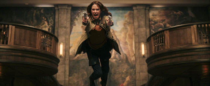 Scarlet (Lena Headey)