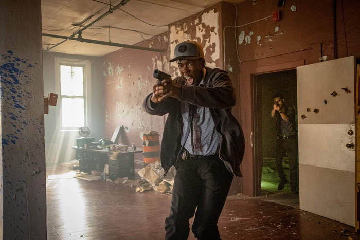 Detective Zeke Banks (Chris Rock) und Detective William Schenk (Max Minghella, hinten) im Einsatz