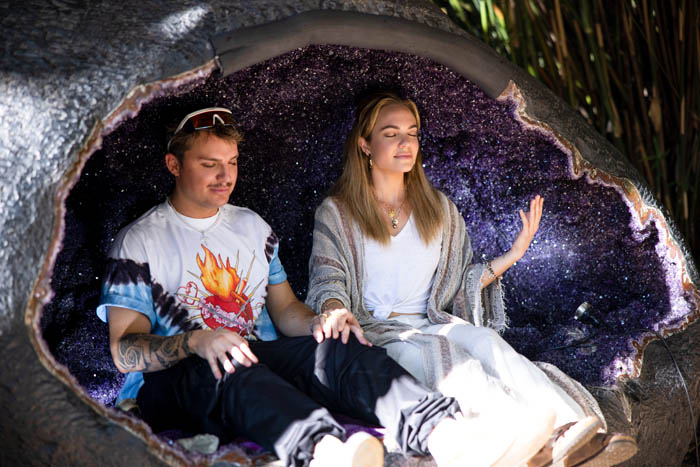 Byron Baes. (L to R) Jade Kevin Foster, Hannah Brauer in episode 102 of Byron Baes. Cr. Ben Symons/Netflix © 2022