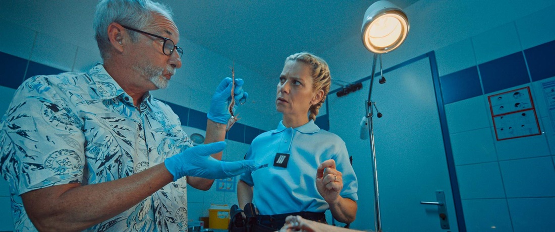 year of the shark blu ray review szene 3